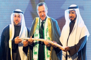 BAŞBAKANA SE&Ccedil;KİN ŞAHSİYET &Ouml;D&Uuml;L&Uuml;