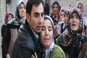 YENİ GELİNİN Y&Uuml;REĞİ YANGINA DAYANAMADI