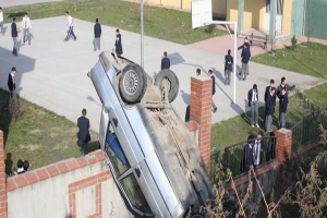 OKUL BAH&Ccedil;ESİNDE FACİAYA KIL PAYI