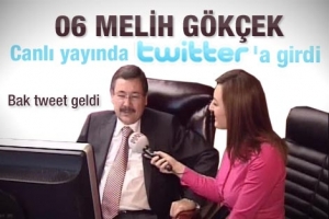 MELİH G&Ouml;K&Ccedil;EK CANLI YAYINDA TWİTTER'A GİRDİ