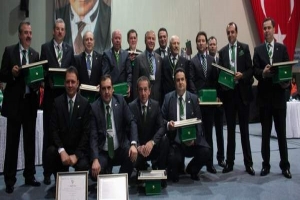 'BIRAKMAMI İSTEYEN AVUCUNU YALAR"