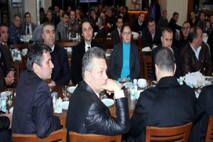 BAKKALLAR S&Uuml;PER MARKETLERE KARŞI BİRLEŞTİ