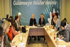 Y&Uuml;KSEL BAYSAL KİTAPLARINI NİL&Uuml;FER'E BAĞIŞLADI