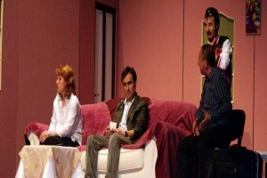 TİYATROYLA T&Uuml;RKİYE'Yİ KARIŞ KARIŞ GEZİYORLAR