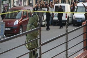 POLİSE 50 METRE MESAFEDEKİ PTT'Yİ BOMBA S&Uuml;S&Uuml;YLE SOYDU