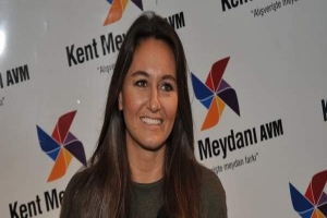 EDA TAŞPINAR STİL G&Uuml;NLERİNİN KONUĞU OLDU