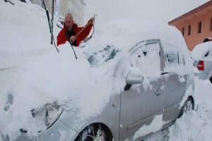 ULUDAĞ'A KAR YAĞDI, OTOMOBİLLER KARA G&Ouml;M&Uuml;LD&Uuml;