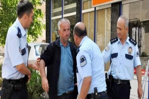 İ&Ccedil;İNDEKİ SESİ DİNLEDİ BABASINI &Ouml;LD&Uuml;RD&Uuml;
