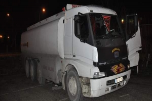 25 BİN LİTRE KA&Ccedil;AK MAZOTA EL KONULDU