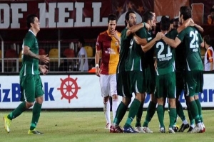 MİLLER KAPIYI ARALADI VEDERSON KAPATTI