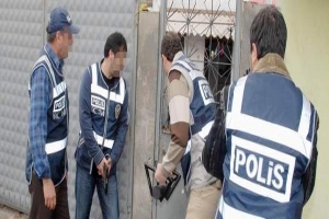 &Ccedil;İNLİLER KA&Ccedil;AK TELEFONLARLA YAKALANDI
