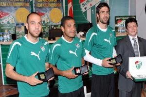 BURSASPOR ALTINI PİYASADA