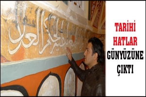 YEŞİL CAMİİ'NDE SIVA ALTINDAN ESKİ HATLAR &Ccedil;IKTI