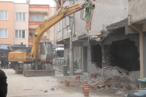 TELEFONLA YARDIM TALEBİ YIKIMI ENGELLEYEMEDİ