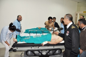 NUSAYBİN'DE BI&Ccedil;AKLI KAVGA