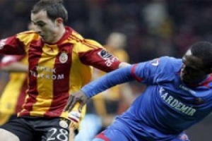 ARENA'DA İLK PUAN KAYBI