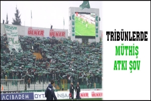TARAFTARDAN TRİB&Uuml;NDE ATKI ŞOV