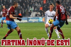 TRABZON İN&Ouml;N&Uuml;'DE FIRTINA KOPARDI