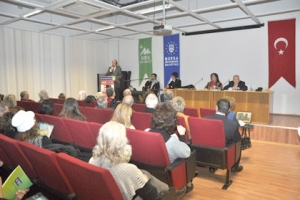 KADINLAR ŞİİRLERLE ANLATILDI