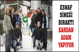 SİNEK AVLAYAN ESNAF KARDAN ADAM YAPARAK EĞLENİYOR