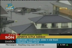 TSUNAMİNİN ARDINDAN MAHSUR KALANLAR B&Ouml;YLE YARDIM İSTEDİ