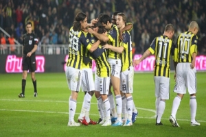 FENER LİDERLİĞİ GERİ ALDI