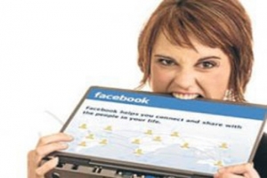 FACEBOOK KADINLARI GİZLİ TACİZCİ YAPMIŞ