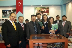 KIZ &Ouml;ĞRENCİLER H&Uuml;NERLERİNİ SERGİLEDİ
