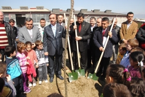 YILDIRIM BELEDİYESİ'NDEN FİDAN DİKİMİ