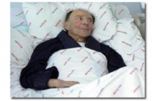 M&Uuml;NİR &Ouml;ZKUL TABURCU OLDU