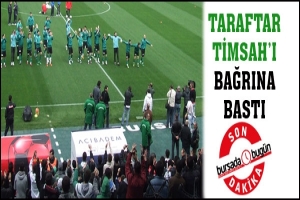 TARAFTAR TİMSAH'I BAĞRINA BASTI