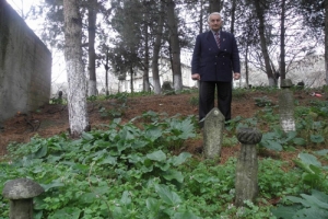 &Uuml;SK&Uuml;DAR FACİASINDA &Ouml;LEN KAPTANIN MEZARI BİR FOTOĞRAF KARESİ İLE BULUNDU