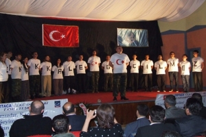 "&Ccedil;ANAKKALE GE&Ccedil;İLMEZ" ORTACA'DA SAHNELENDİ