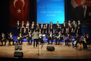 AKM'DE NEŞET ERTAŞ T&Uuml;RK&Uuml;LERİ YANKILANDI
