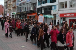 K&Uuml;TAHYA'DA D&Uuml;NYA ORMANCILIK G&Uuml;N&Uuml;