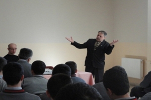 ŞENPİLİ&Ccedil; MESLEK LİSESİ'NDE "SEVGİYE ENGEL YOK" PROGRAMI D&Uuml;ZENLENDİ