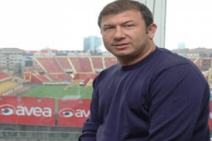 TANJU &Ccedil;OLAK AK PARTİ'DEN SİYASETE GİRİYOR