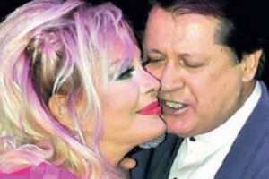 AHMET &Ouml;ZHAN EMEL SAYIN'I &Ouml;PMEYE DOYAMADI