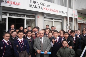 &Ouml;ĞRENCİLER, KAN BAĞIŞININ &Ouml;NEMİNİ YERİNDE &Ouml;ĞRENDİLER