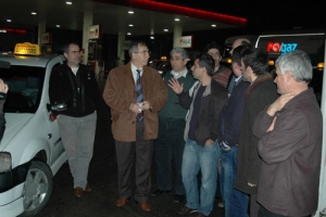 DEMİREL DOLMUŞ&Ccedil;ULARI DİNLEDİ