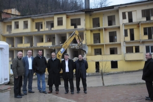 TURİZM MERKEZİ OYLAT'TA 60 YILLIK OTEL YIKILIYOR