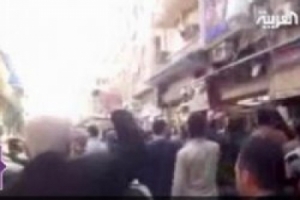 SURİYE'DE İSYAN: ESAD'IN HEYKELİ YAKILDI