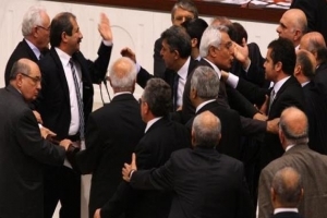 GENEL KURUL'DA G&Uuml;LEN TARTIŞMASI