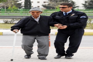 80 YAŞINDA ASKERE &Ccedil;AĞIRDILAR