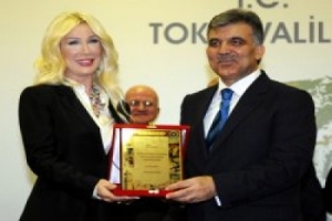SEDA SAYAN'A G&Uuml;L'DEN PLAKET