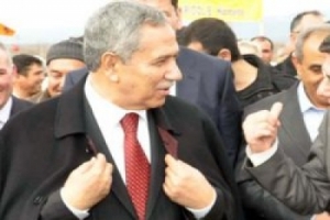 B&Uuml;LENT ARIN&Ccedil;'TAN YUNANİSTAN A&Ccedil;IKLAMASI