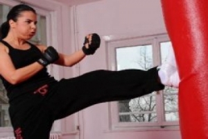 ÇİFLİKTEKİ KUNGU FU'CU EVRİM SOLMAZ