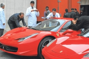 FERRARİLİ UYUŞTURUCU BARONUNA BASKIN