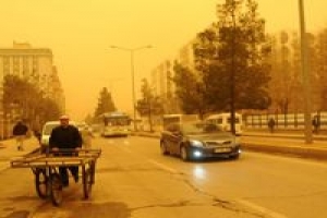 ŞANLIURFA'DA TOZ BULUTU HAYATI FEL&Ccedil; ETTİ
