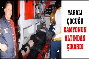 YARALI &Ccedil;OCUĞU KAMYONUN ALTINDAN &Ccedil;IKARDI